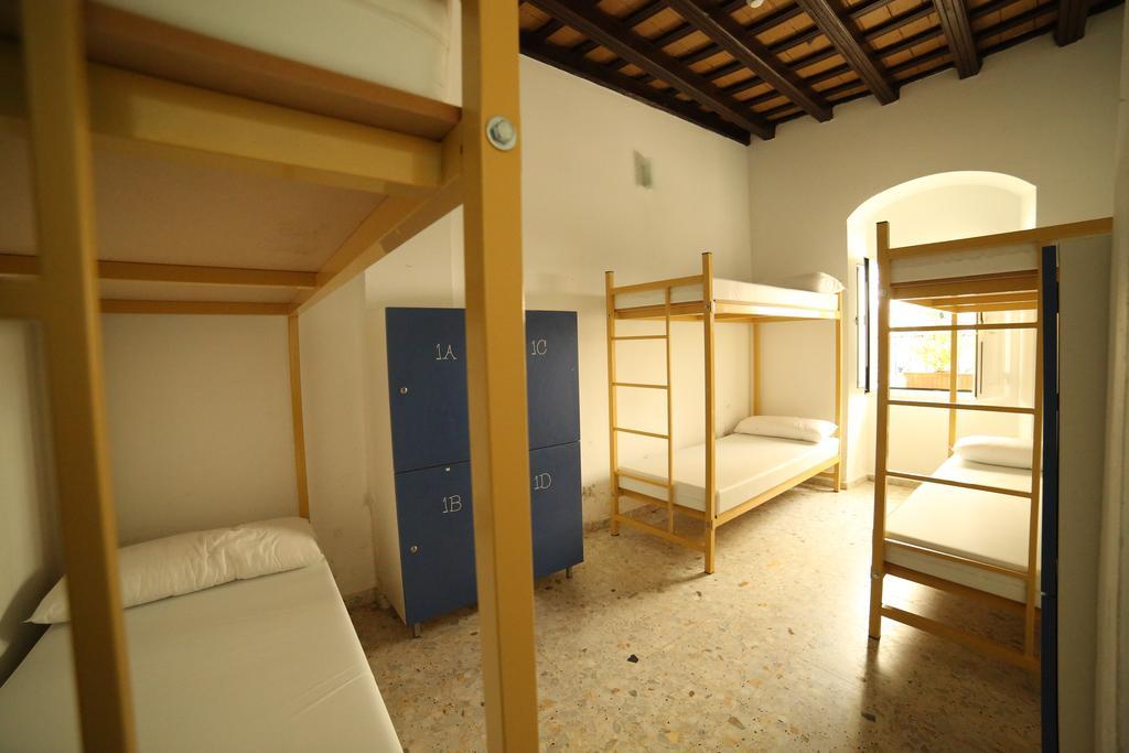 Hostel Wake Up In & Restaurant Lounge