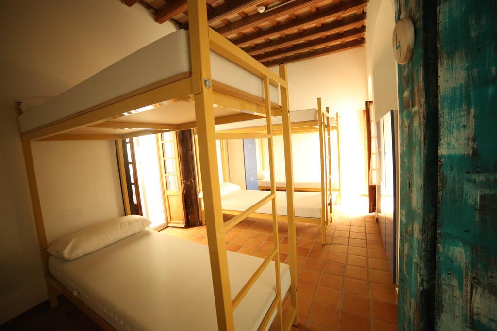 Hostel Wake Up In & Restaurant Lounge *