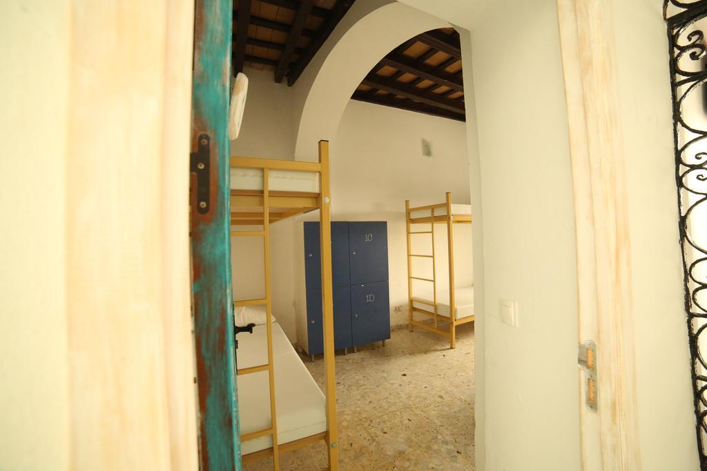 Wake Up In & Restaurant Lounge Hostel